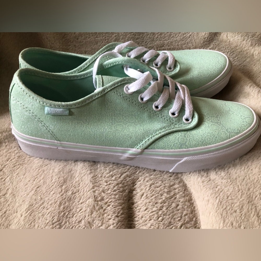 Vans Low Top Seafoam Mandala Print Women’s 9
